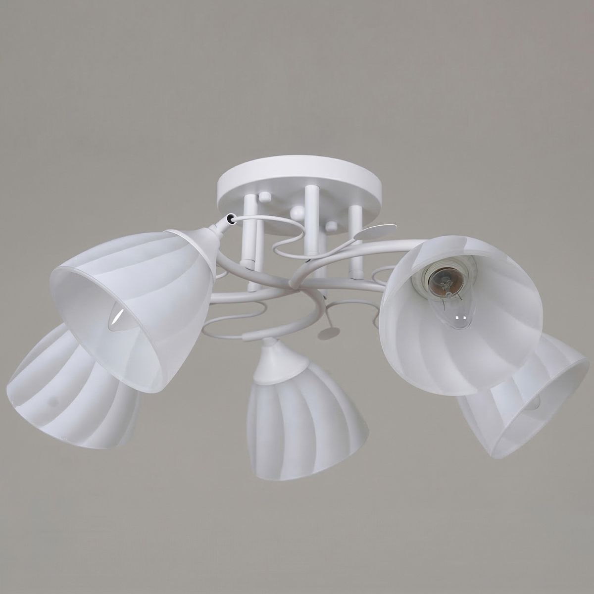 Потолочная люстра Reluce 62560-0.3-05 WH в Санкт-Петербурге