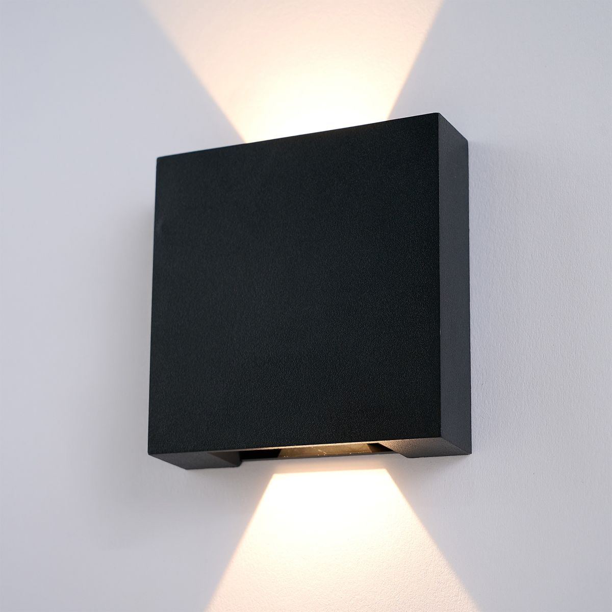 Уличный настенный светильник Uniel ULU-P33B-4W/4000K IP65 BLACK UL-00013622 в Санкт-Петербурге