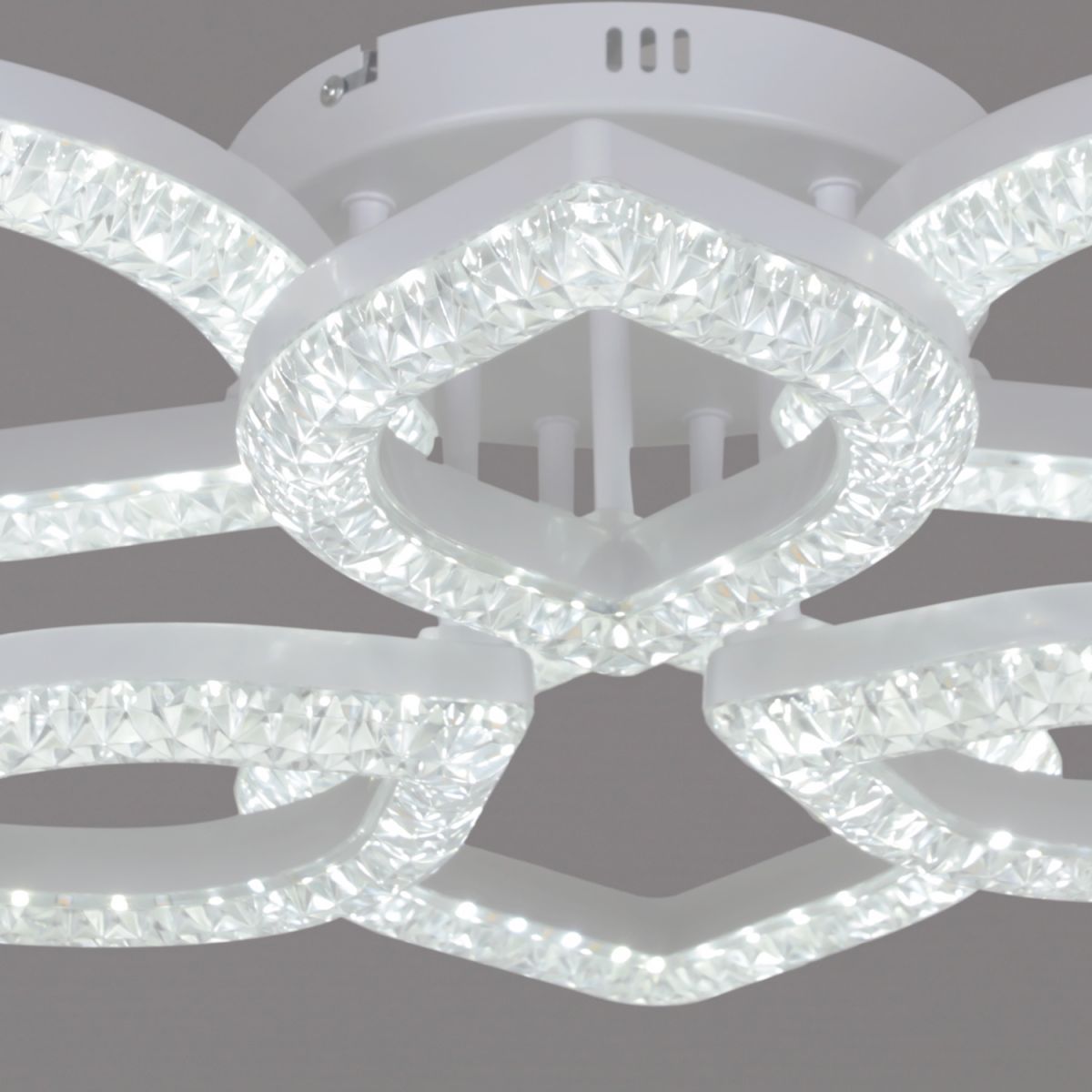 Потолочная люстра Reluce 28120-0.3-3+3C WH в Санкт-Петербурге