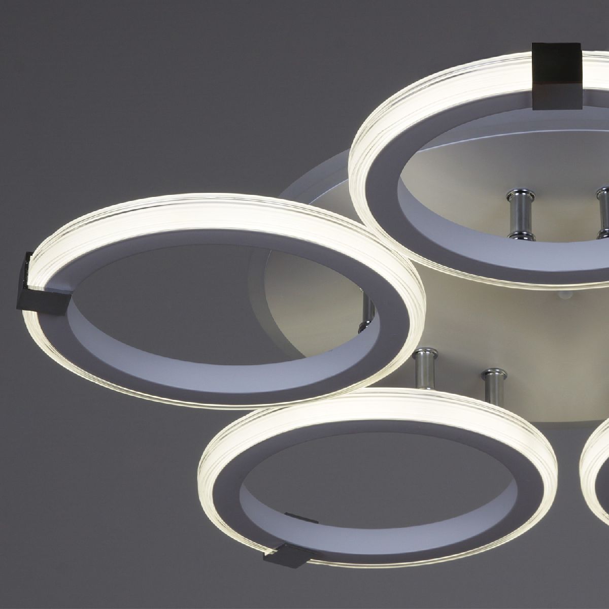 Потолочная люстра Reluce 06319-3.3-05 WH+CR (RGB) в Санкт-Петербурге