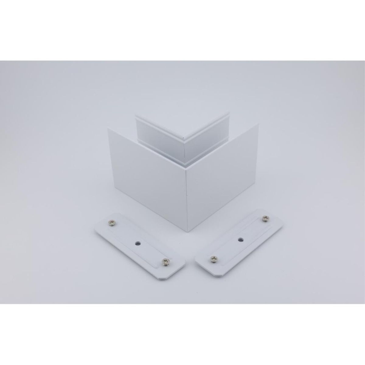 Соединитель угловой плоский для магнитного шинопровода Aployt Magnetic track 220 APL.0282.10.01 в Санкт-Петербурге