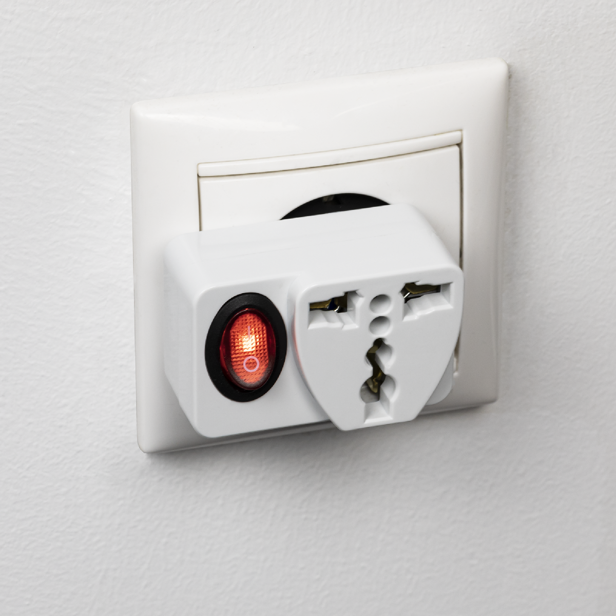 Адаптер c кнопкой на евро и азиатскую вилку Duwi 26956 4 в Санкт-Петербурге