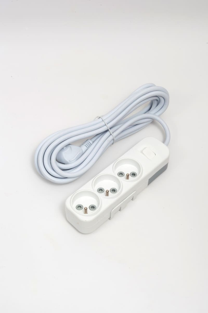 Удлинитель 3вх с защитными шторками с включателем UPS ELBI Myra 527-010205-325 в Санкт-Петербурге