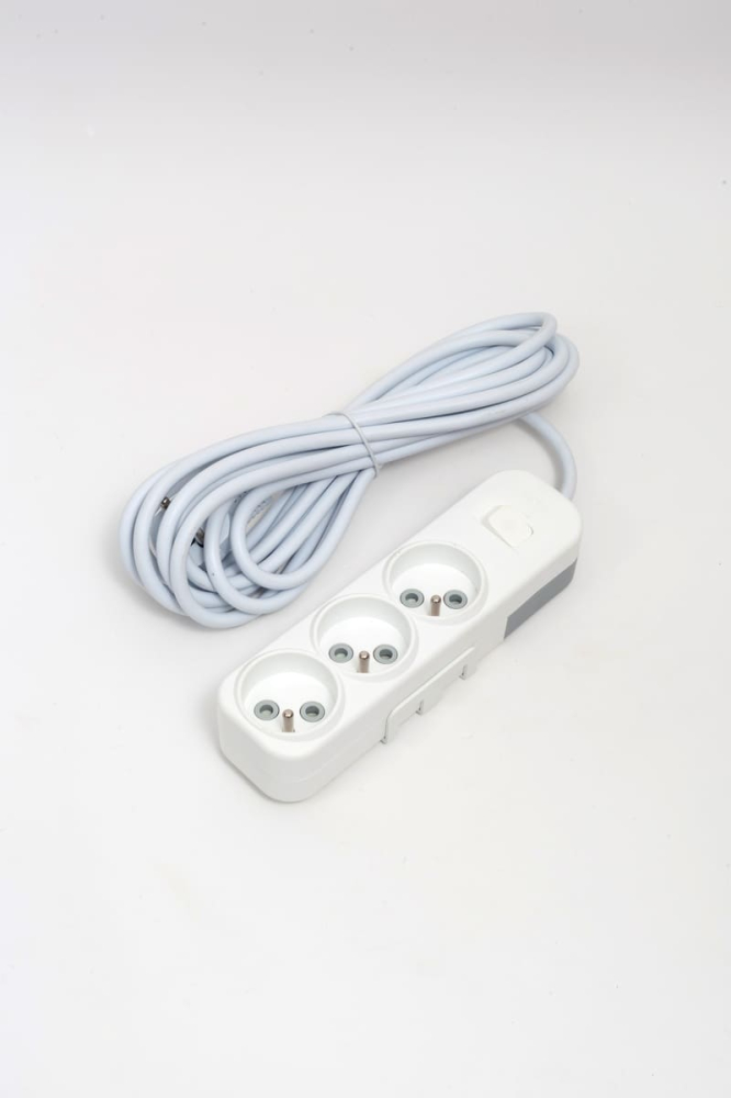 Удлинитель 3вх с защитными шторками с включателем UPS ELBI Myra 527-010205-315 в Санкт-Петербурге