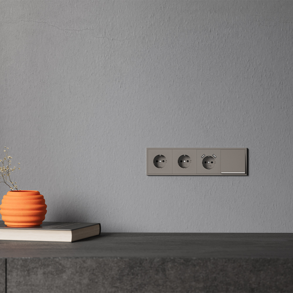 Накладка для розетки с заземлением и защитными шторками, с USB A+A Voltum S70 (капучино) VLS000914 в #REGION_NAME_DECLINE_PP#