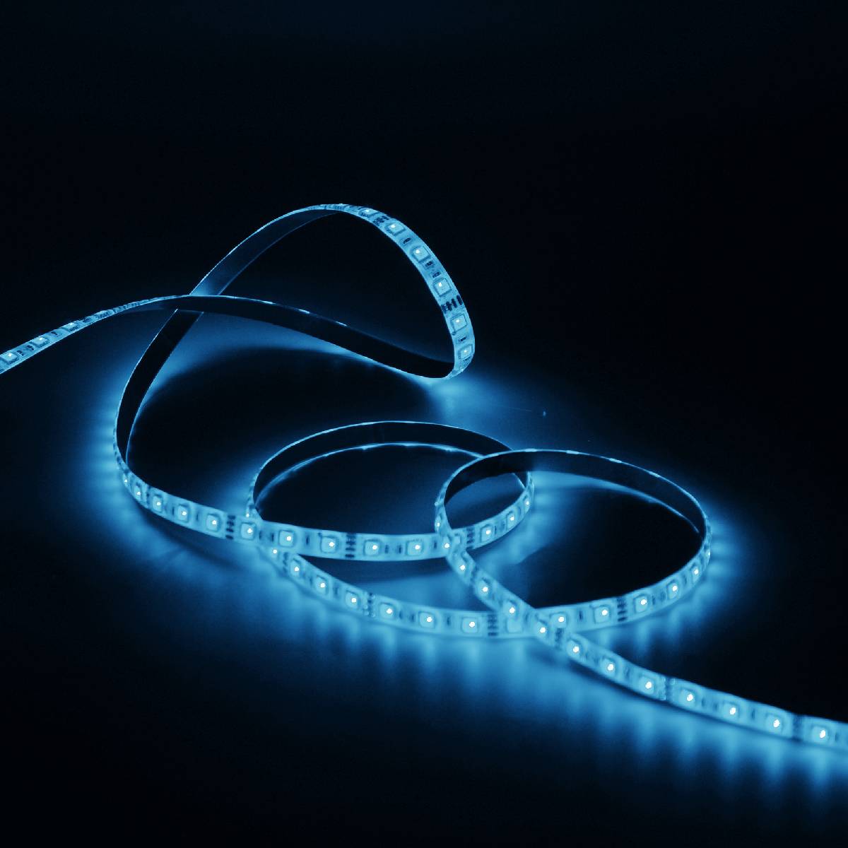 Светодиодная лента Gauss 7,2W/m 30LED/m 5050SMD холодный белый 5M 312000307 в Санкт-Петербурге