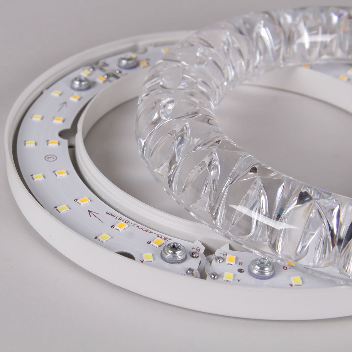 Потолочный светильник Reluce 09847-0.3-02A WH в #REGION_NAME_DECLINE_PP#