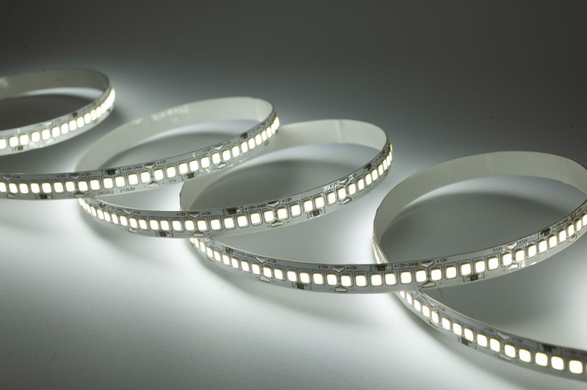 Светодиодная лента LEDS POWER 2835 240/м (21Вт/м) 12В холодная 008769 в #REGION_NAME_DECLINE_PP#