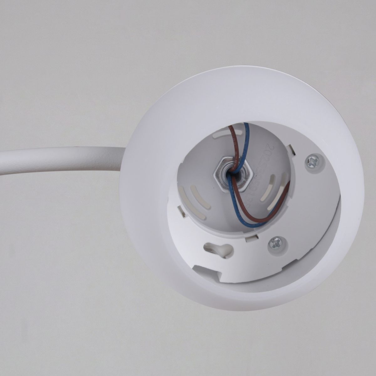 Потолочная люстра Reluce 90590-0.3-09 White в Санкт-Петербурге