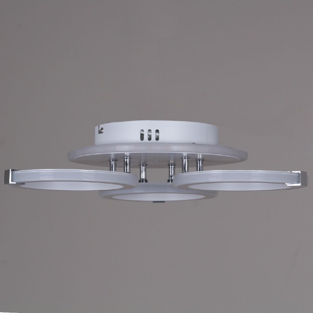 Потолочная люстра Reluce 06319-3.3-03 WH+CR (RGB) в Санкт-Петербурге