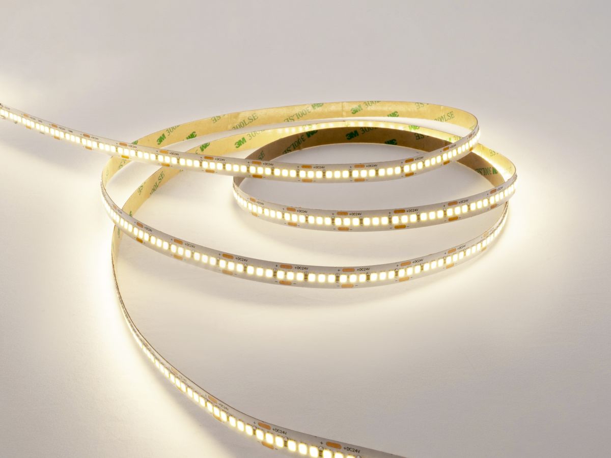 Светодиодная лента LEDS POWER 2835 240/м (18Вт/м) 24В теплая 006604 в Санкт-Петербурге