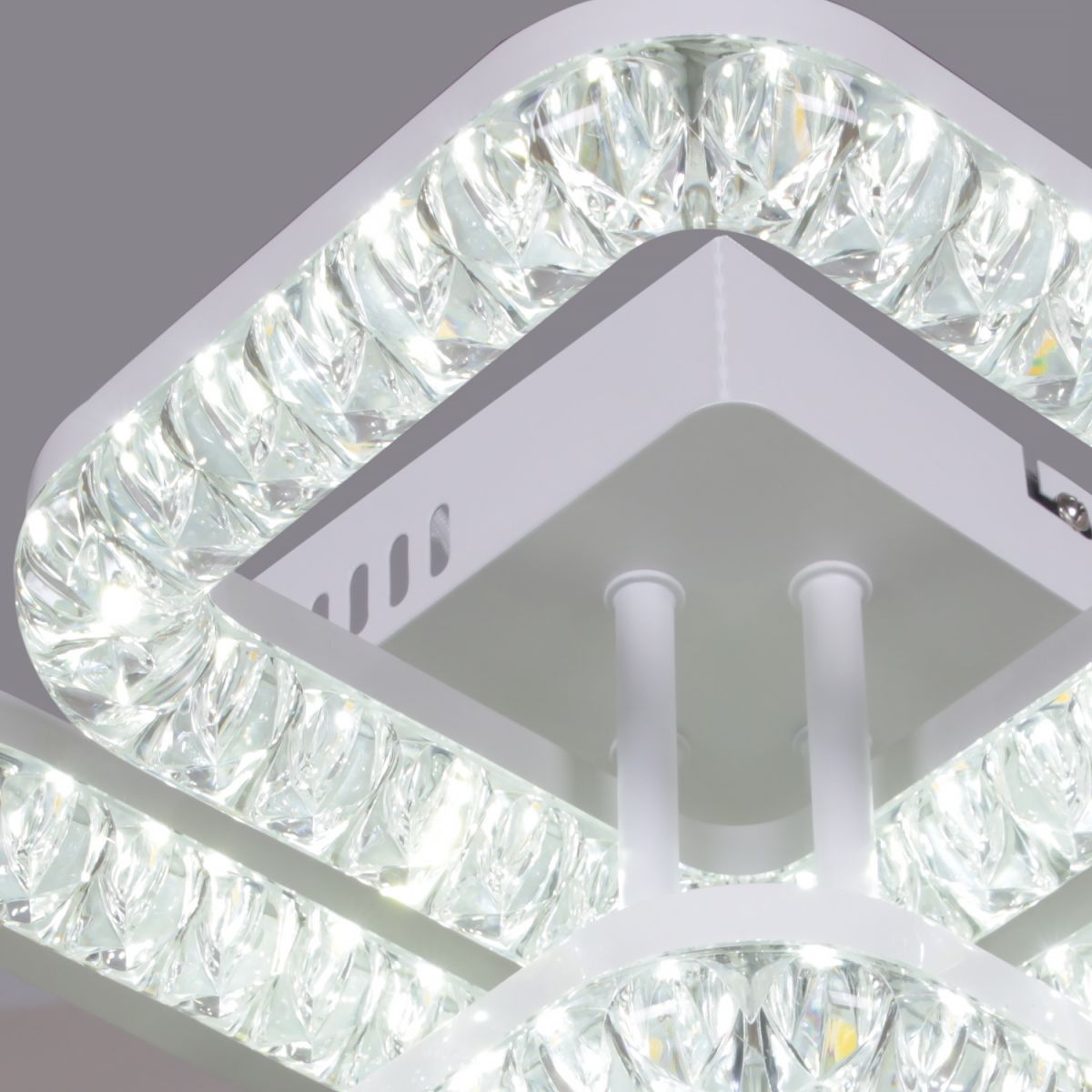 Потолочная люстра Reluce 09848-0.3-4+1A WH в #REGION_NAME_DECLINE_PP#