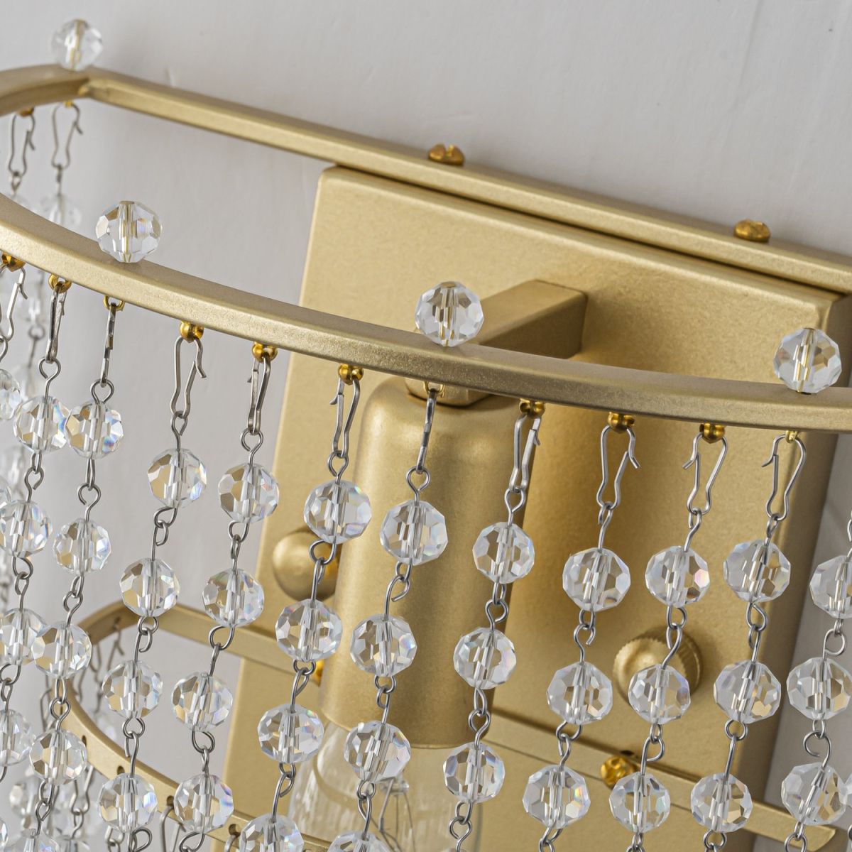 Настенный светильник Favourite Fringe 4762-1W в #REGION_NAME_DECLINE_PP#