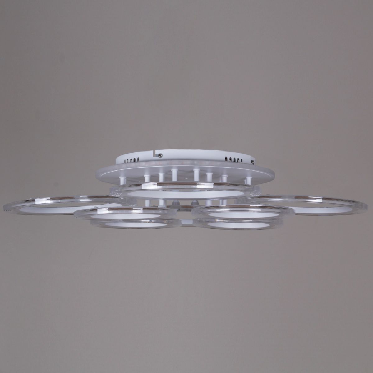 Потолочная люстра Reluce 09812-3.3-4+4A WH (RGB) в Санкт-Петербурге