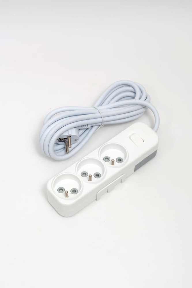 Удлинитель с/з 3вх с защитными шторками с включателем ELBI Myra 527-010203-322 в Санкт-Петербурге