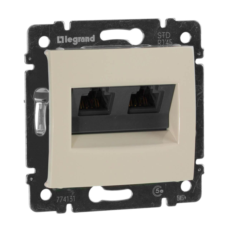 Розетка компьютерная 2хRJ45 Legrand Valena 5e кат UTP с захватами слоновая кость 774131 в Санкт-Петербурге