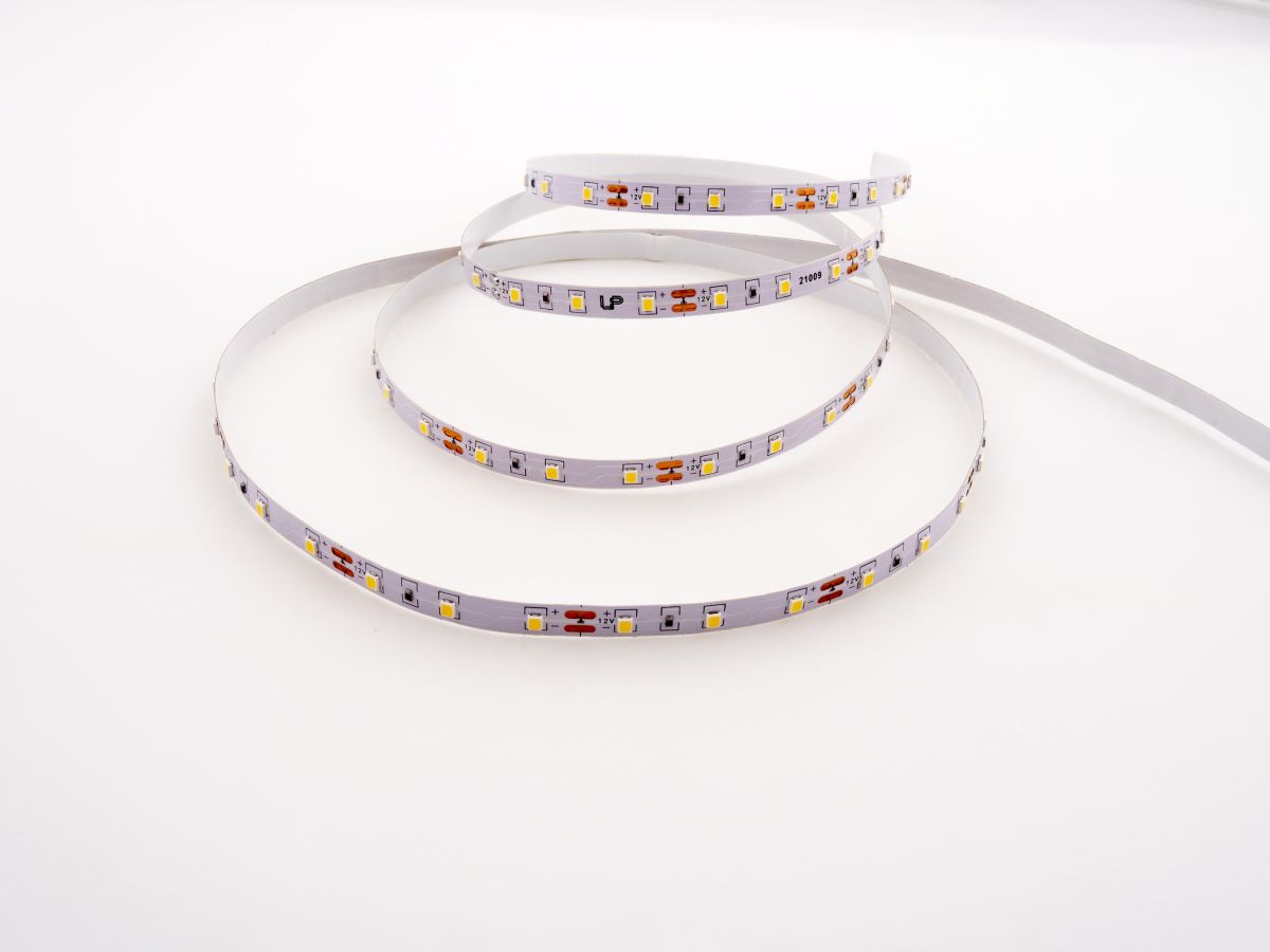 Светодиодная лента LEDS POWER 2835 60/м (4,8Вт/м) 12В нейтральная 002194 в Санкт-Петербурге