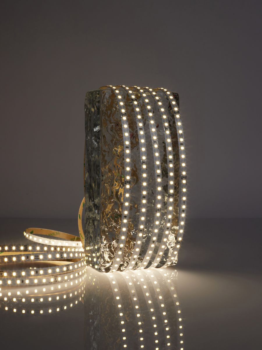 Светодиодная лента LEDS POWER 2835 112/м (10Вт/м) 24В нейтральная, серия ПРО140 005140 в #REGION_NAME_DECLINE_PP#