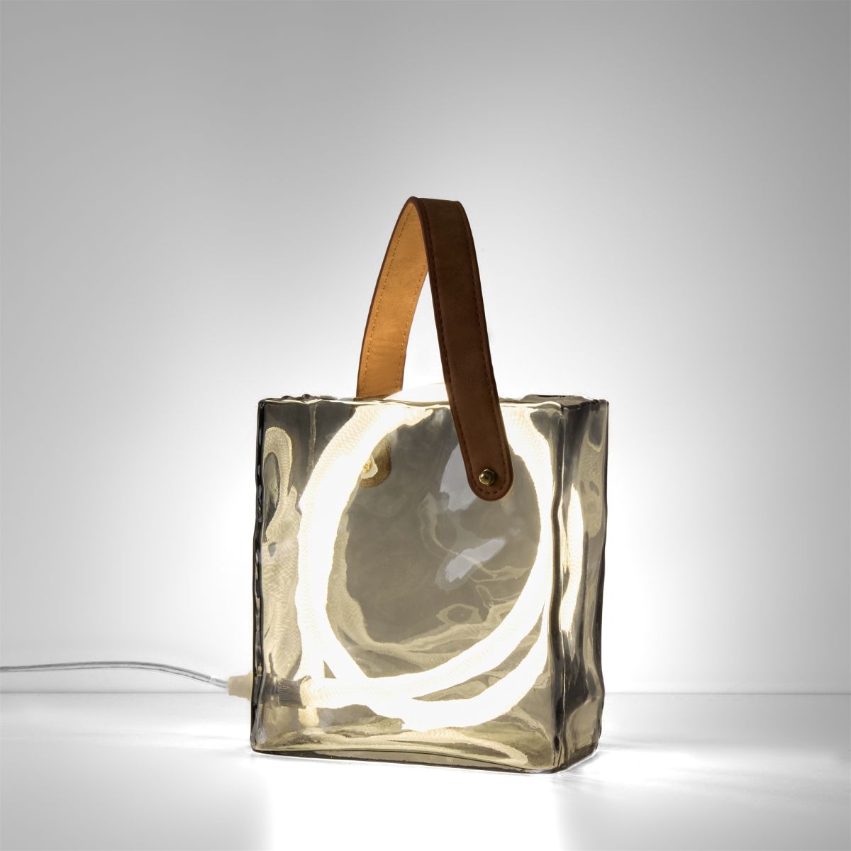 Настольная лампа Freya Tote FR6223TL-L17SM в #REGION_NAME_DECLINE_PP#