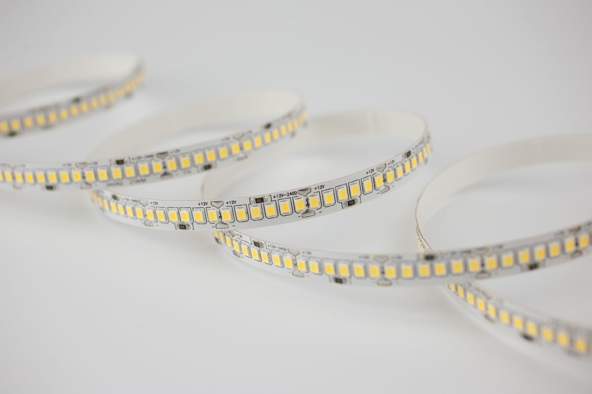 Светодиодная лента LEDS POWER 2835 240/м (21Вт/м) 12В холодная 008769 в #REGION_NAME_DECLINE_PP#