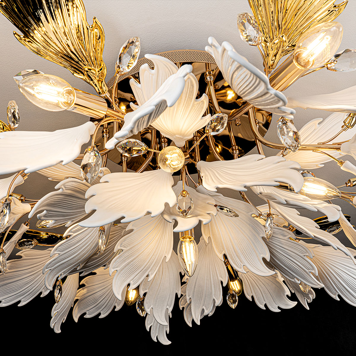 Потолочная люстра Modelux ML.6869.1000 GD в #REGION_NAME_DECLINE_PP#