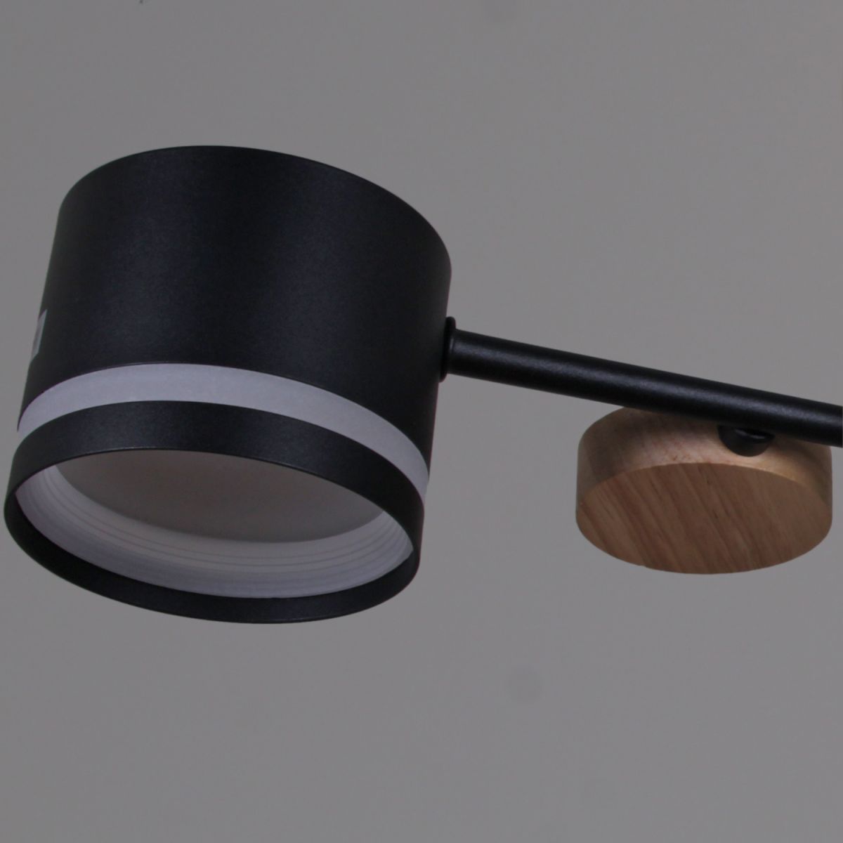 Люстра на штанге Reluce 68730-0.3-10 GX53 BK+WOOD в #REGION_NAME_DECLINE_PP#