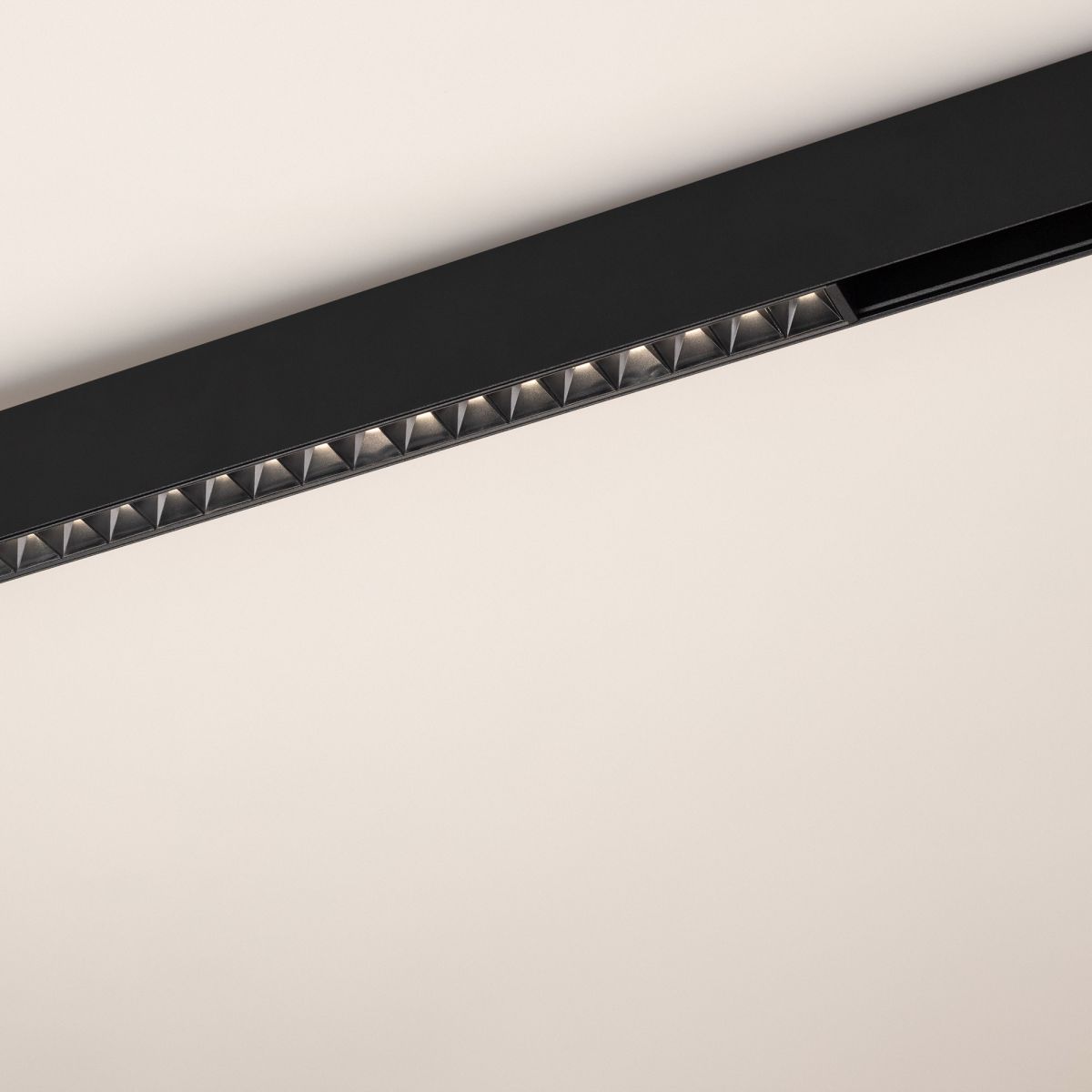 Трековый магнитный светильник для натяжного потолка Arlight MAG-ORIENT-LASER-L235-8W Warm3000 (Черный, 24 deg, 48V, DALI) (IP20 Металл) 033829(1) в Санкт-Петербурге