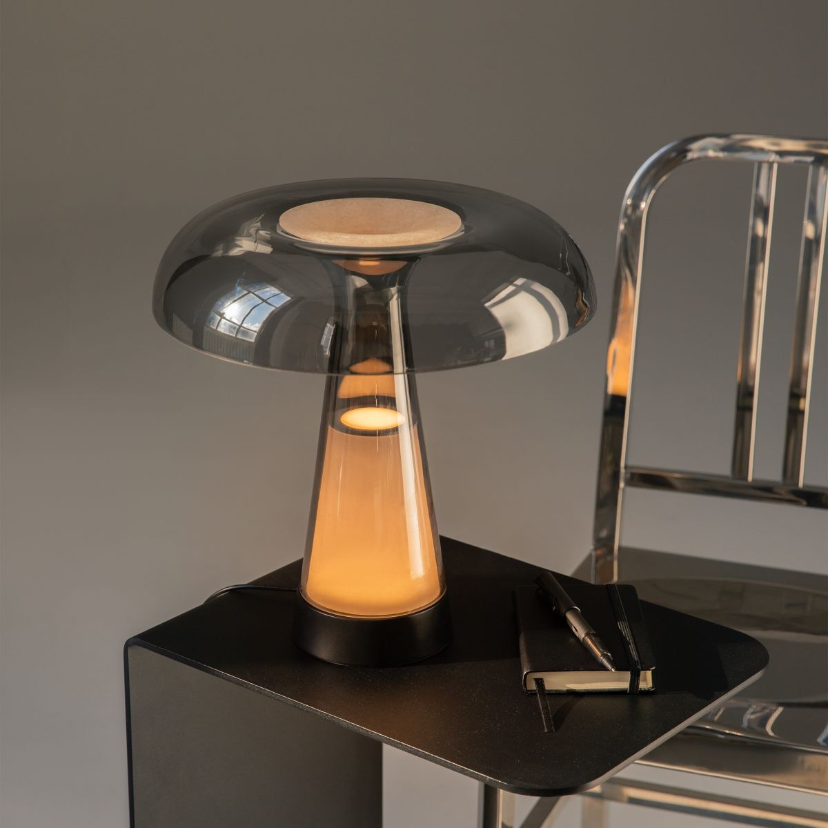 Настольная лампа Maytoni Artefact MOD484TL-L8BK в #REGION_NAME_DECLINE_PP#