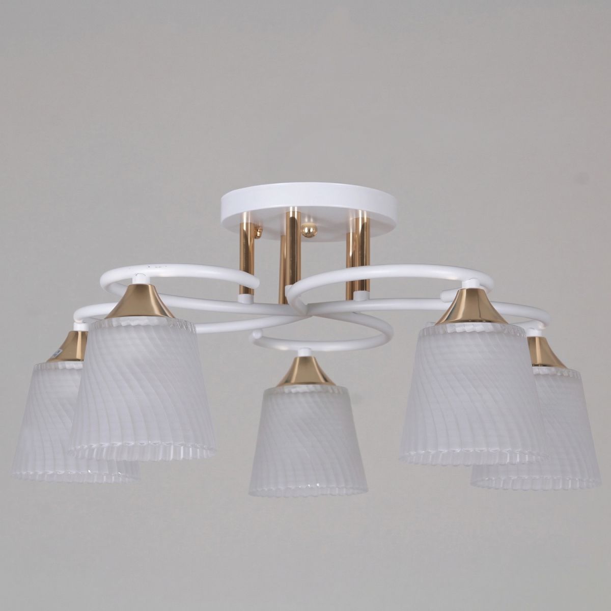 Потолочная люстра Reluce 06360-0.3-05 WH+FG в #REGION_NAME_DECLINE_PP#