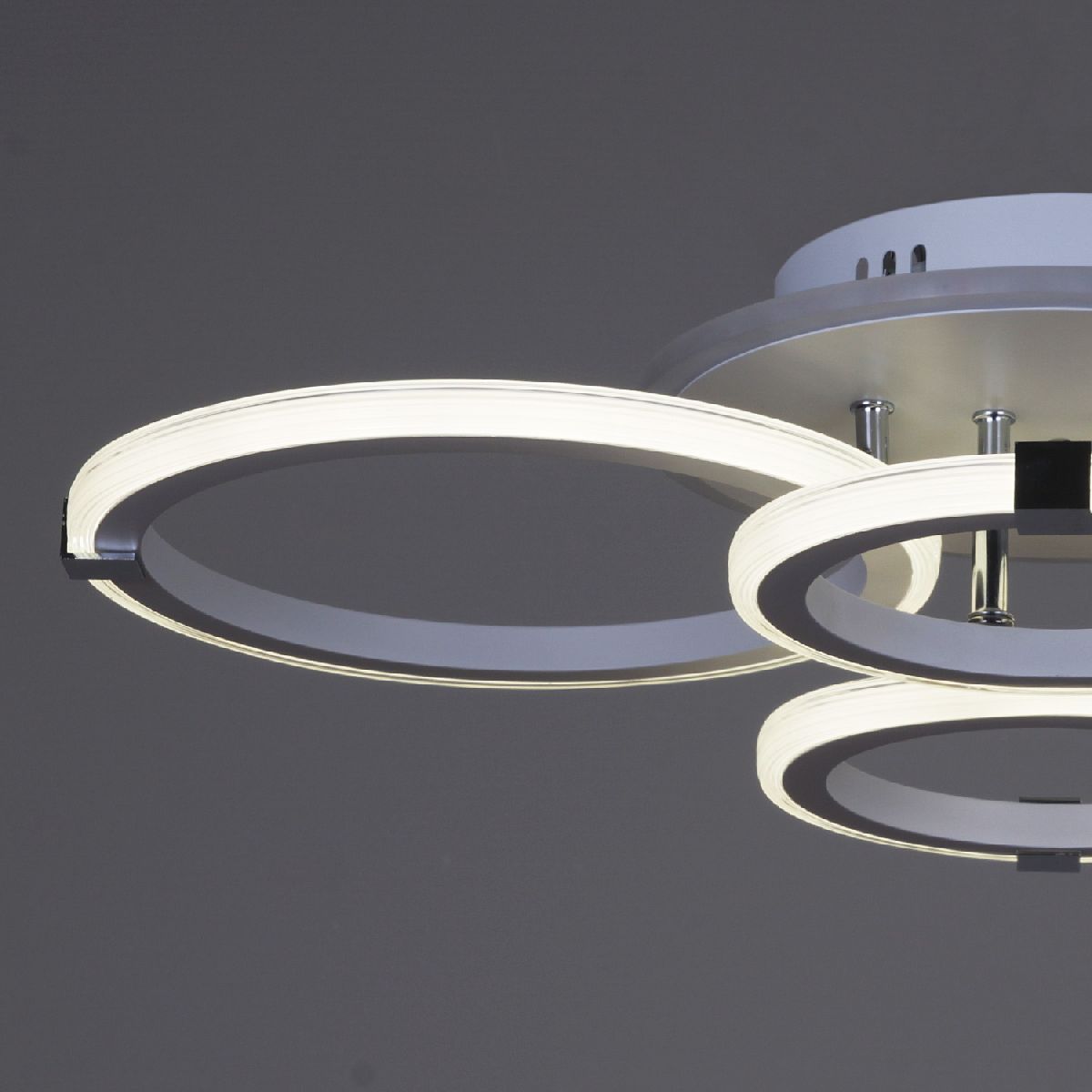 Потолочная люстра Reluce 06319-3.3-04 WH+CR (RGB) в #REGION_NAME_DECLINE_PP#