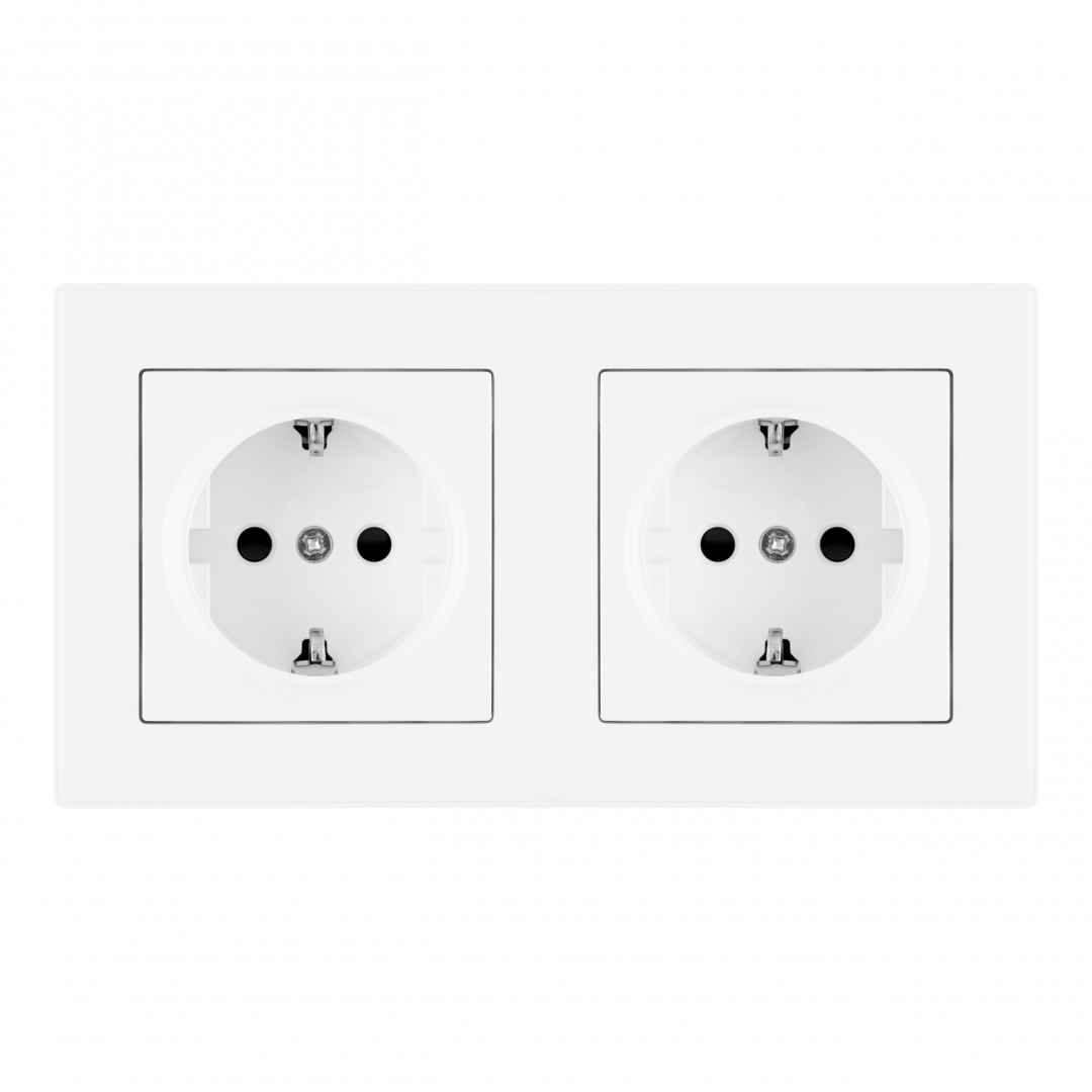 Розетка двойная (двухпостовая) с/з и шторками Arte Milano SET06-2-40-1x2 white в Санкт-Петербурге