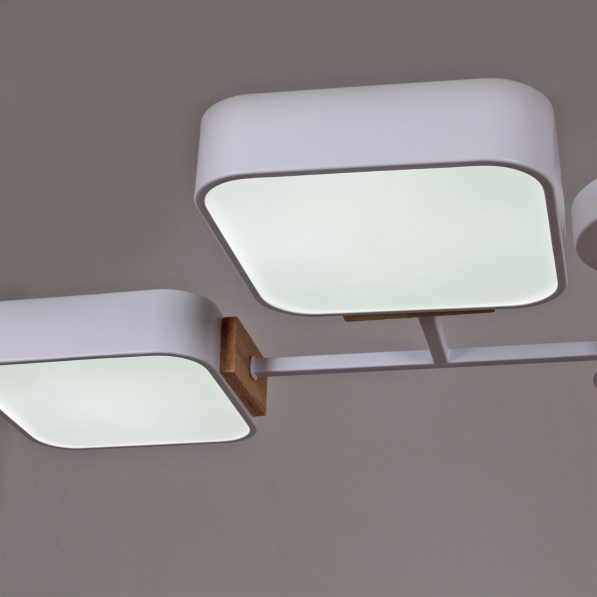 Люстра на штанге Reluce 03363-0.3-06 WH+WOOD в Санкт-Петербурге