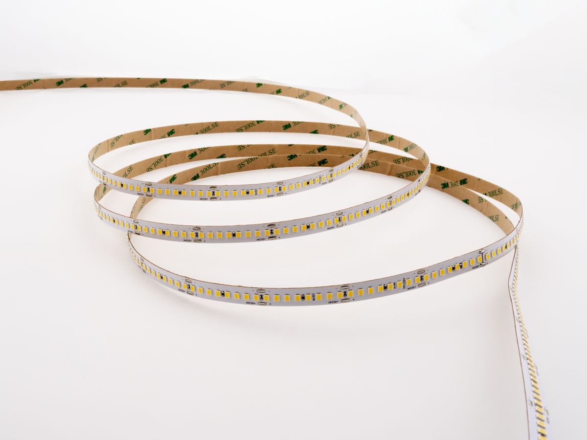 Светодиодная лента LEDS POWER 2835 192/м (18Вт/м) 24В нейтральная, серия ПРО140 005232 в #REGION_NAME_DECLINE_PP#