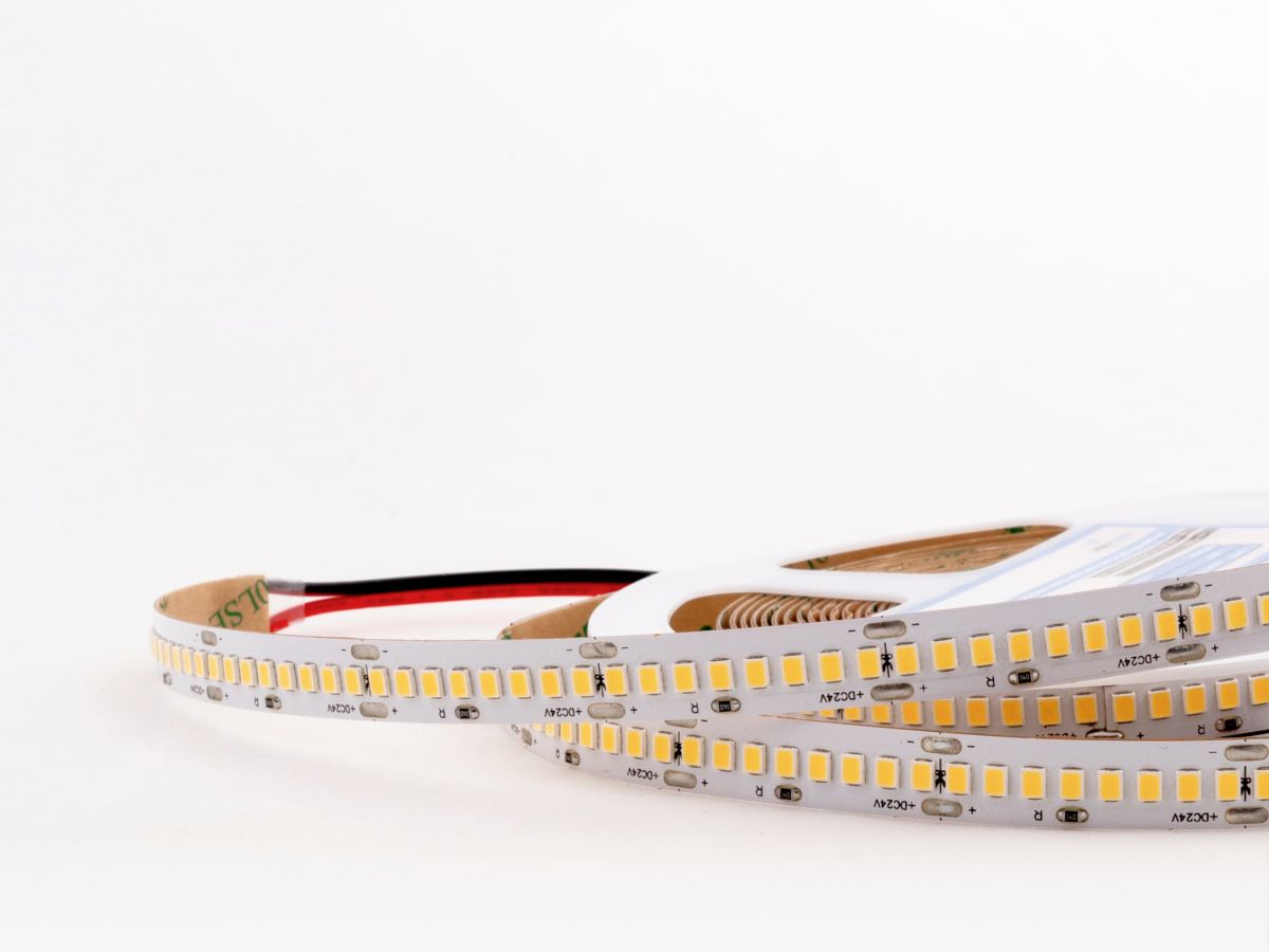 Светодиодная лента LEDS POWER 2835 240/м (22Вт/м) 24В нейтральная, серия ПРО140 005263 в #REGION_NAME_DECLINE_PP#