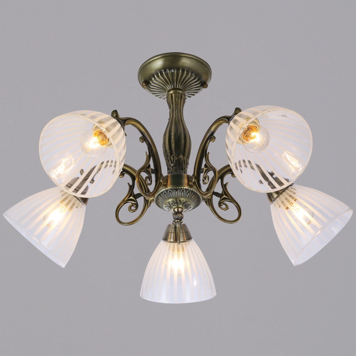 Люстра на штанге Reluce 72447-0.3-05 в Санкт-Петербурге