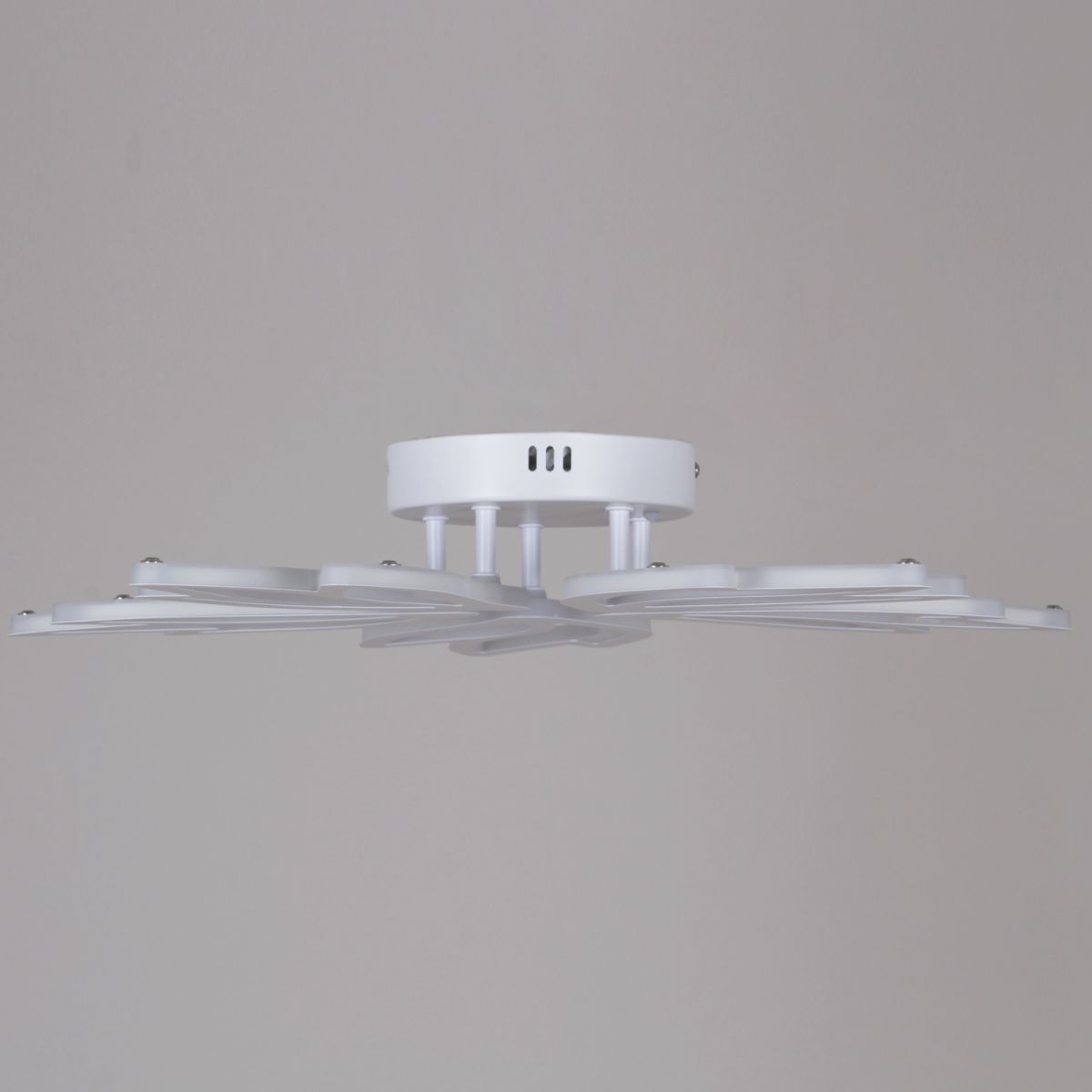 Потолочная люстра Reluce 09862-0.3-05 WH в Санкт-Петербурге
