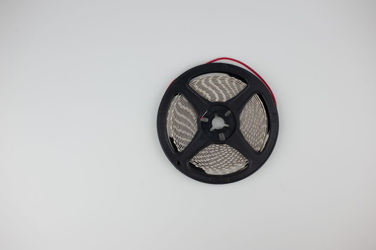 Светодиодная лента LEDS POWER 2835 120/м (10Вт/м) 12В нейтральная 008639 в #REGION_NAME_DECLINE_PP#