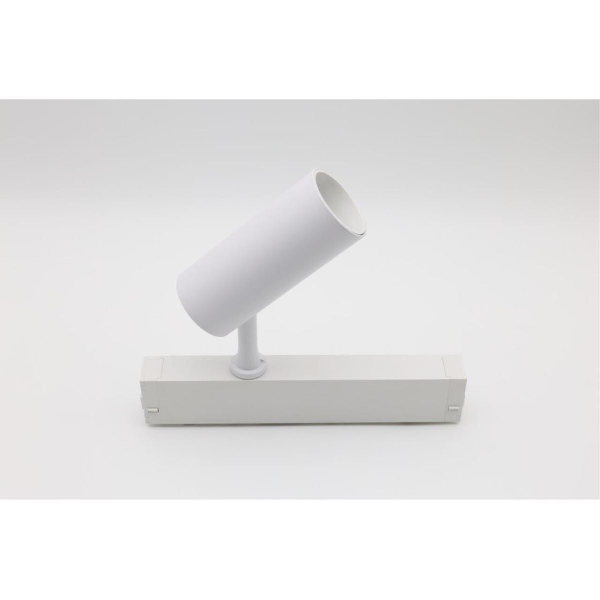 Трековый магнитный светильник Aployt Magnetic track 220 APL.0205.10.10 в Санкт-Петербурге