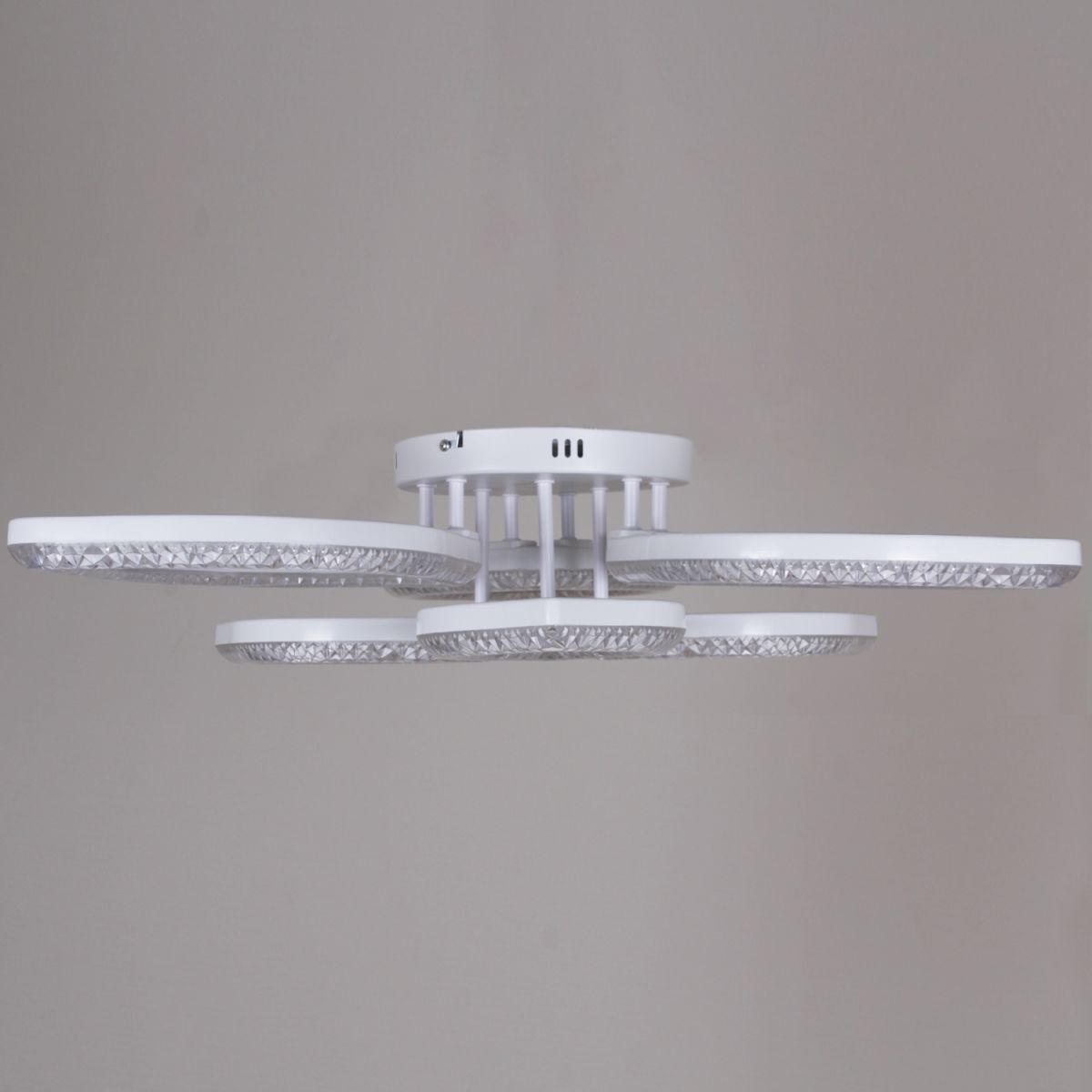 Потолочная люстра Reluce 28120-0.3-3+3C WH в Санкт-Петербурге