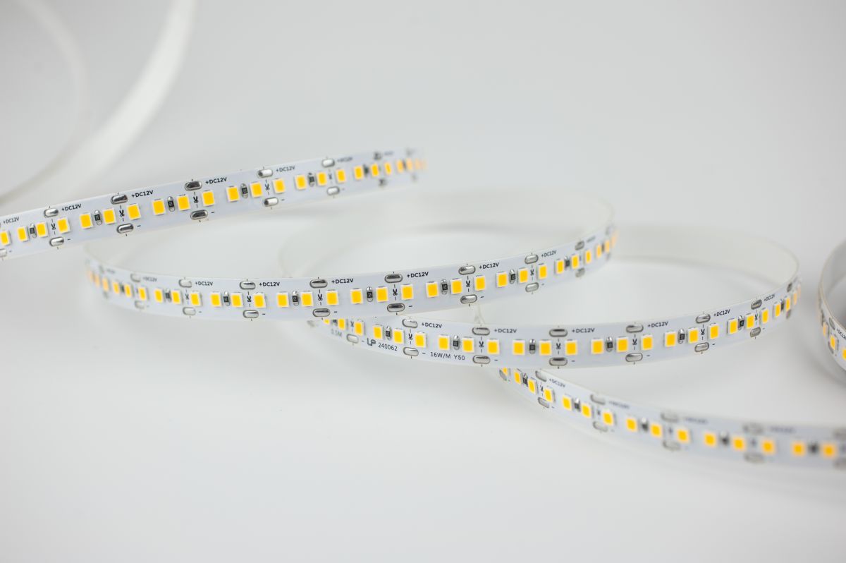 Светодиодная лента LEDS POWER 2835 180/м (16Вт/м) 12В теплая 008738 в #REGION_NAME_DECLINE_PP#