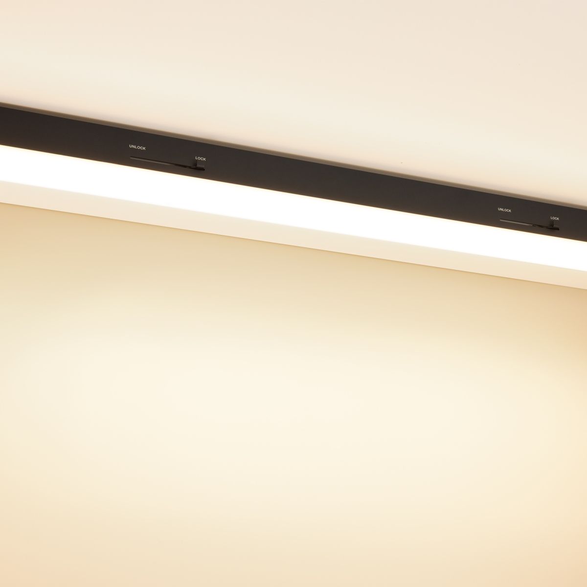 Трековый трехфазный светильник Arlight LGD-LUNGO-4TR-L600-20W-30W Warm3000 (Черный, 120 deg, 230V) (IP20 Металл) 064222 в Санкт-Петербурге