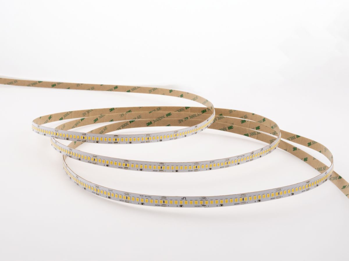 Светодиодная лента LEDS POWER 2835 240/м (22Вт/м) 24В теплая 30м/кат, серия ПРО140 005928 в Санкт-Петербурге