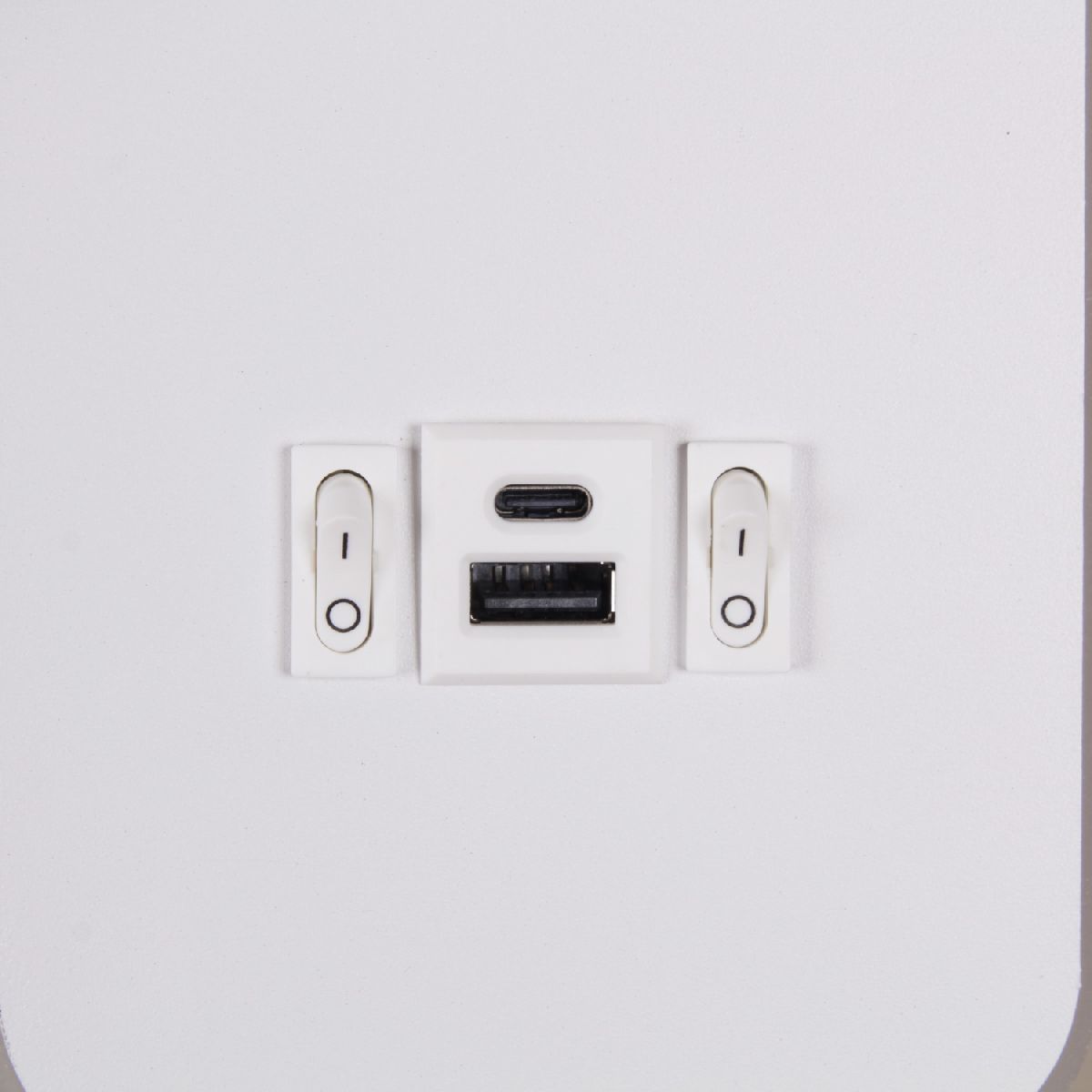 Спот Reluce 86204-9.2-001KT LED12W+USB WT в Санкт-Петербурге