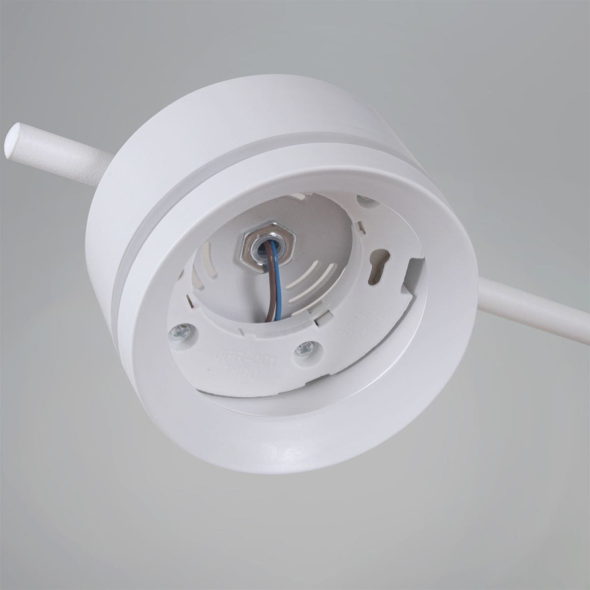 Потолочная люстра Reluce 10590-0.3-10 White в Санкт-Петербурге