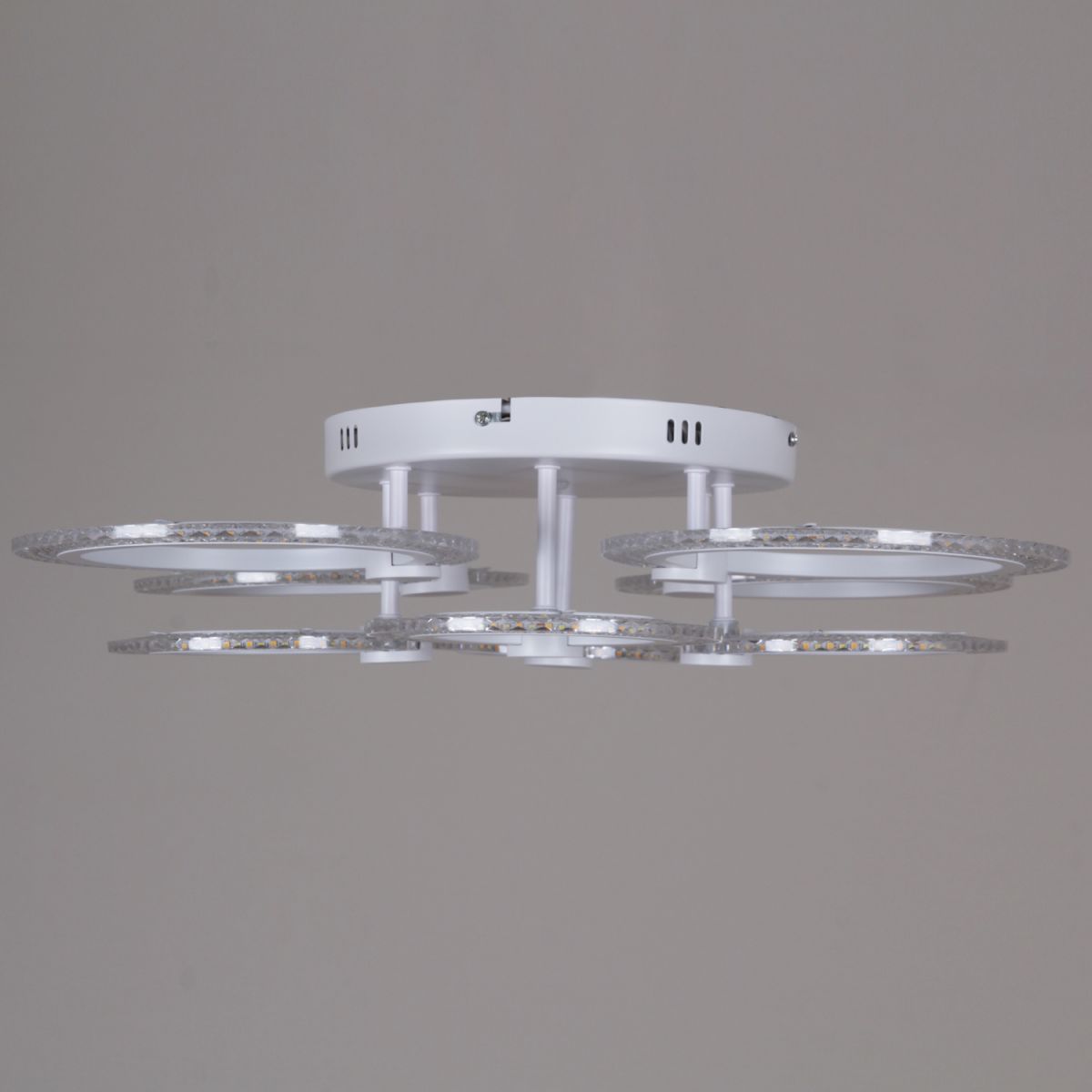 Потолочная люстра Reluce 68090-0.3-4+4 WH в Санкт-Петербурге
