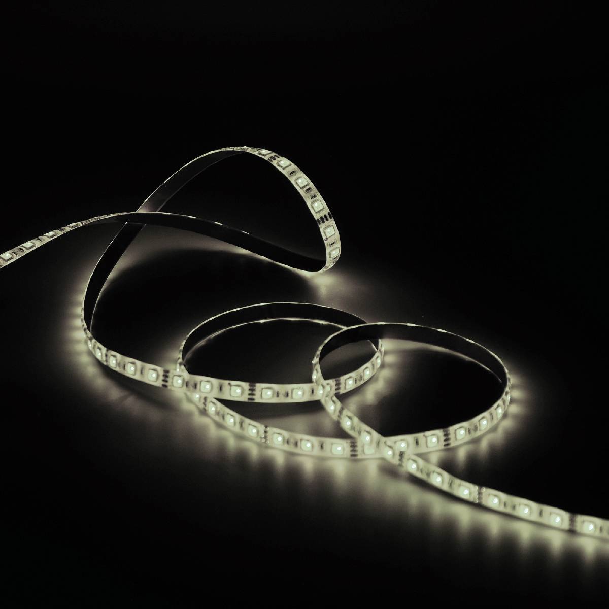 Светодиодная лента Gauss 7,2W/m 30LED/m 5050SMD теплый белый 5M 312000107 в Санкт-Петербурге