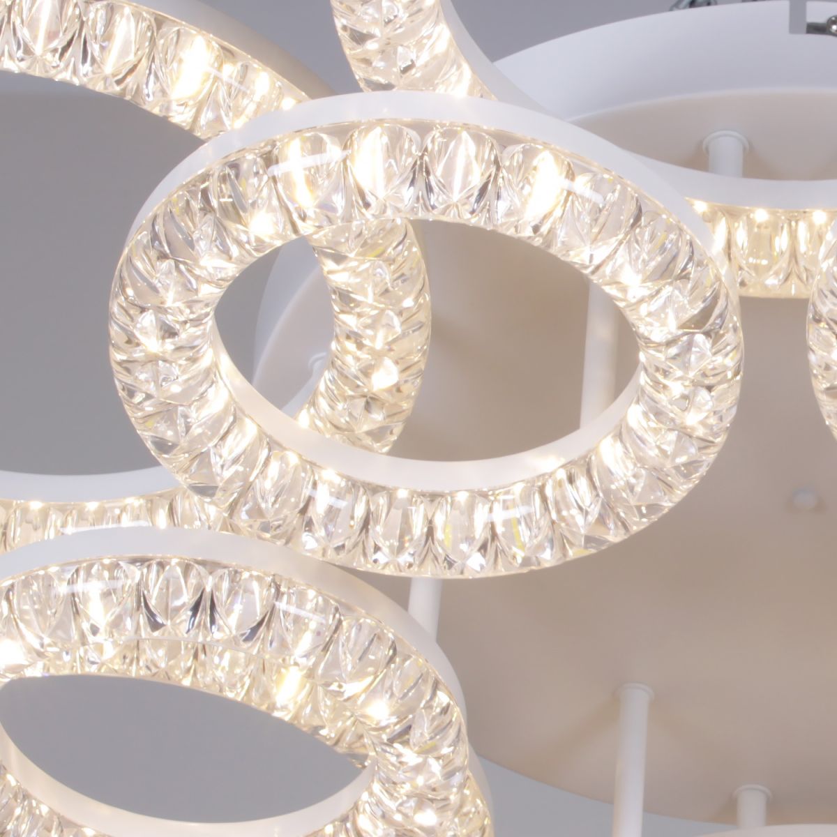 Потолочная люстра Reluce 09847-0.3-6+6A WH в Санкт-Петербурге