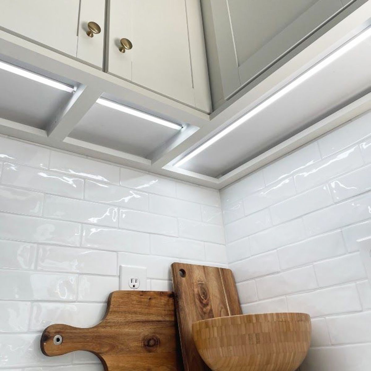 Линейный светильник Reluce 54003-9.5-001QL 4000K LED18W WT в Санкт-Петербурге