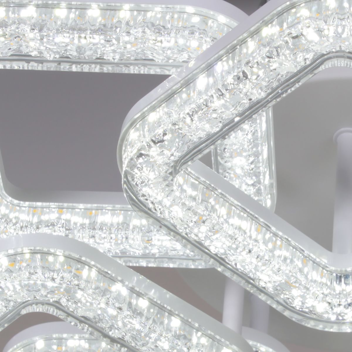 Потолочный светильник Reluce 98290-0.3-4+4 WH в #REGION_NAME_DECLINE_PP#