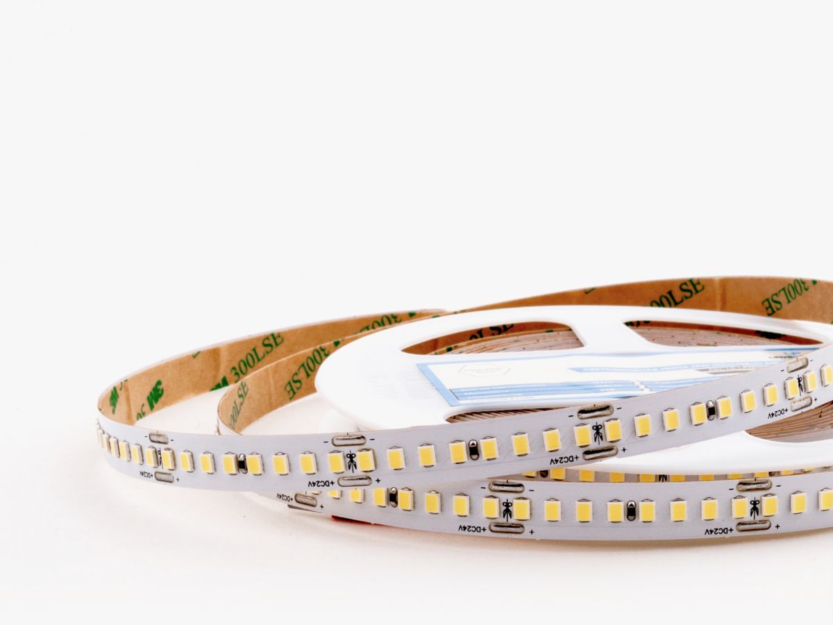 Светодиодная лента LEDS POWER 2835 192/м (18Вт/м) 24В холодная, серия ПРО140 005256 в #REGION_NAME_DECLINE_PP#